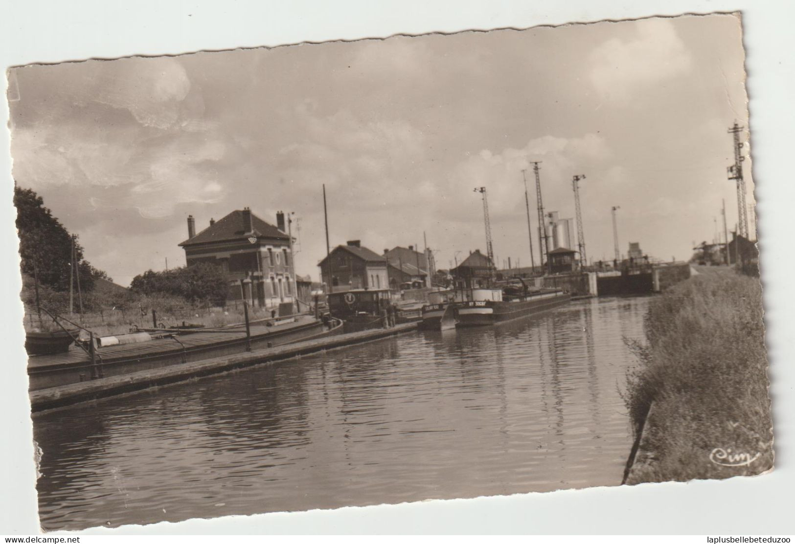 CPSM PHOTO - 02 - CHAUNY - L'Ecluse - Péniche - Chauny