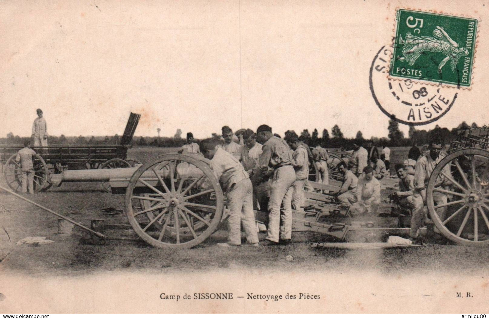 N° 27 D2  CAMP DE SISSONNE NETTOYAGE DES PIECES - Casernes