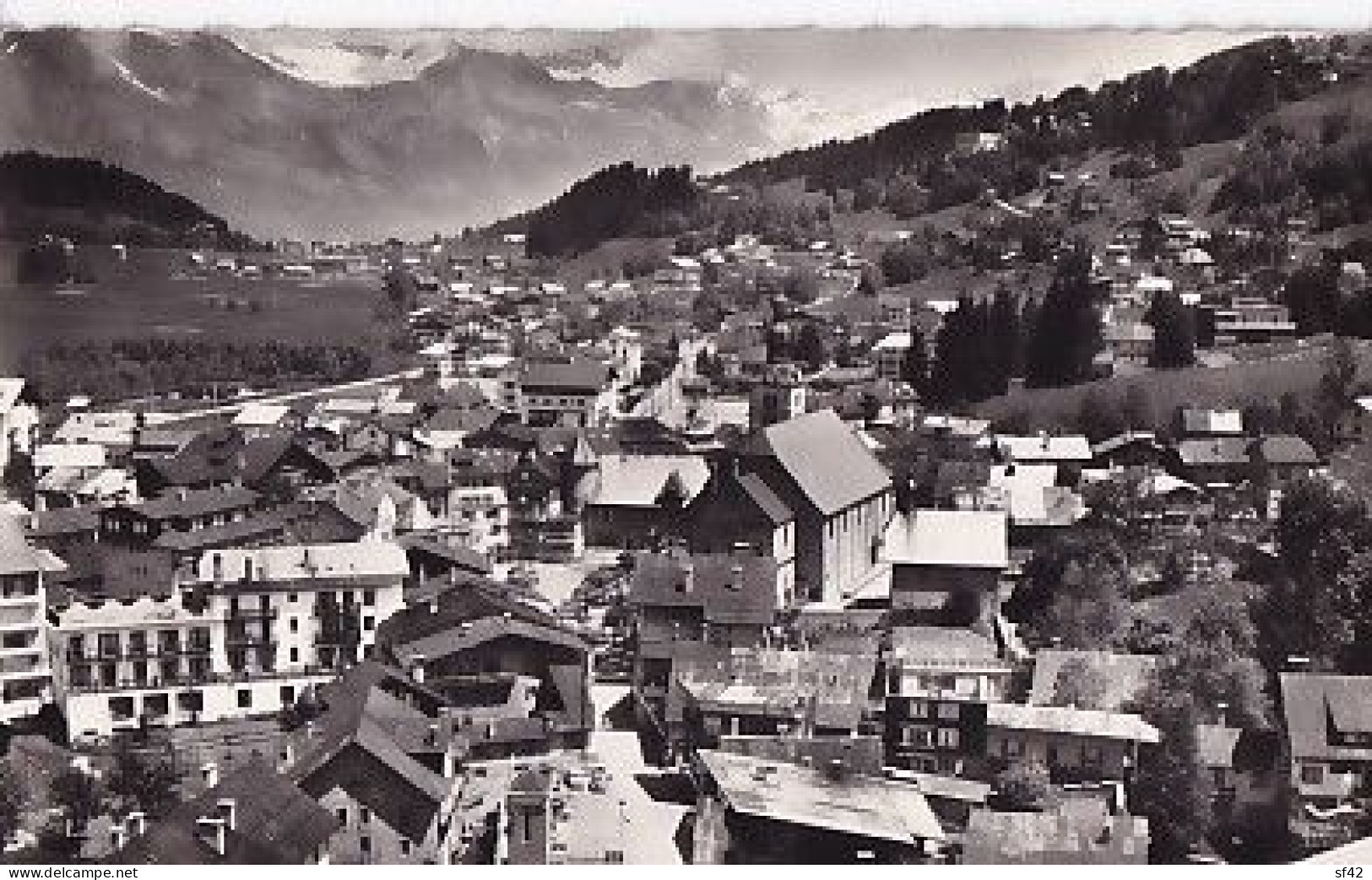 EN AVION AU DESSUS DE....  MEGEVE             Vue Générale    + Flamme De Sallanches - Megève