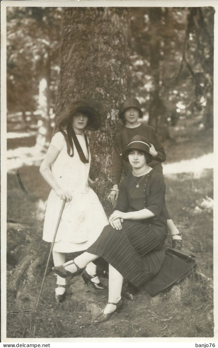 Photo Portrait Jeunes Femmes - Chapeaux - Personnes Anonymes