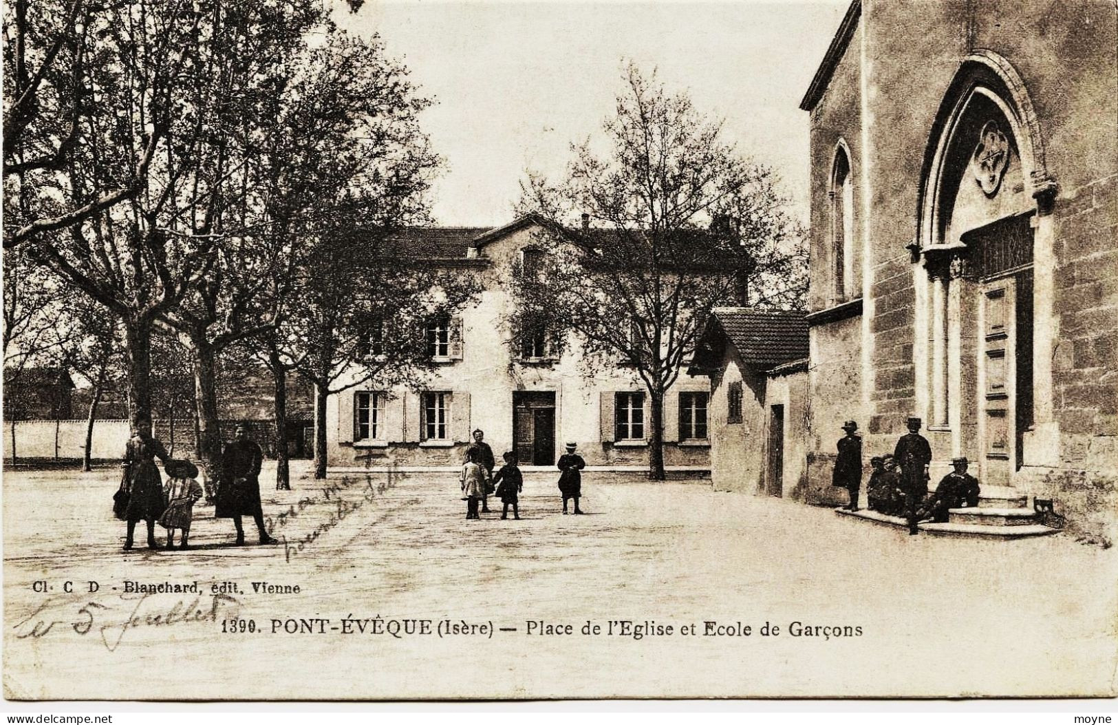 2354 - Isére  - PONT  EVEQUE  : PLACE DE L'EGLISE ET ECOLE DE GARCONS    Circulée En 1916 - Autres & Non Classés