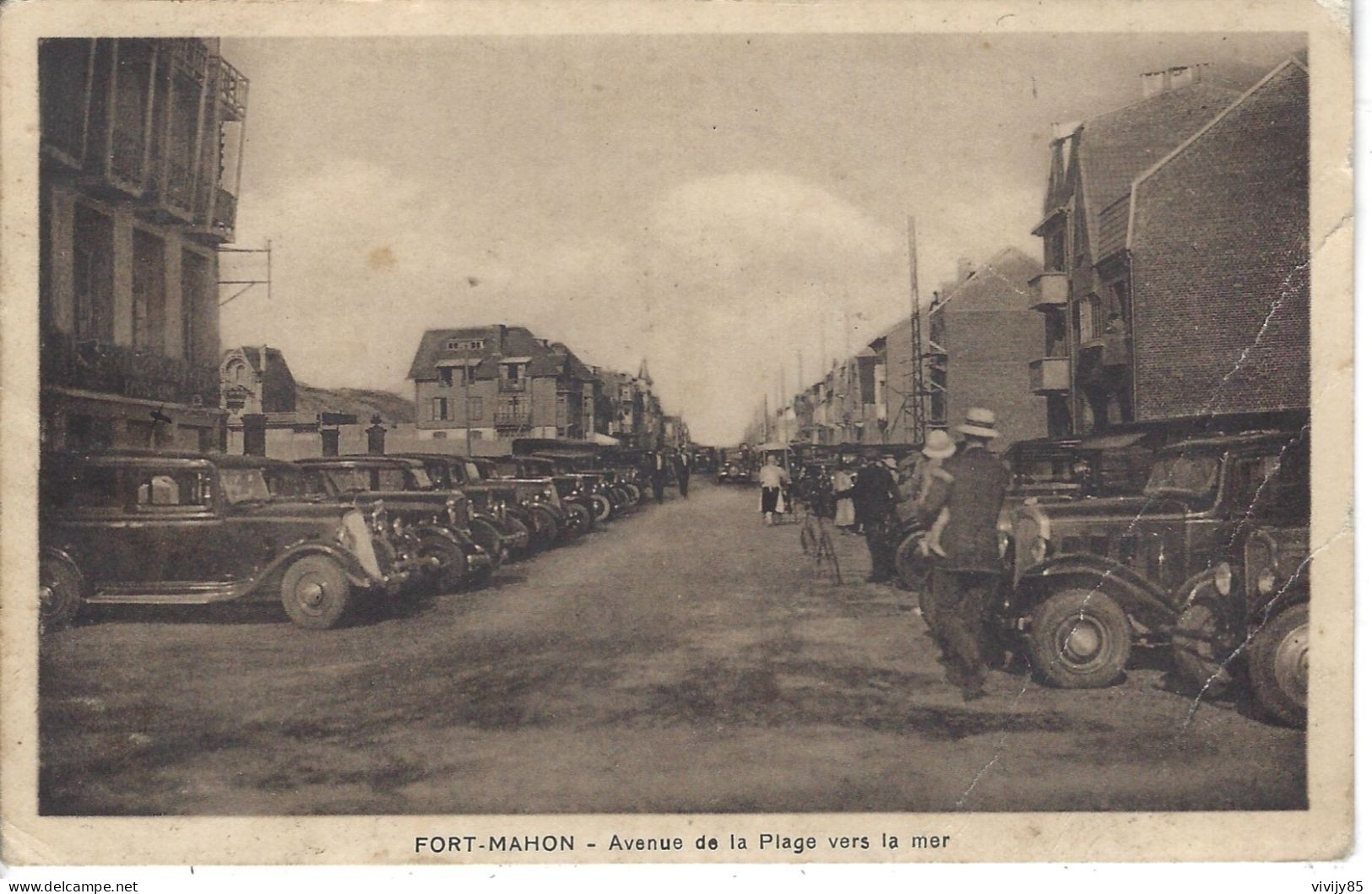 80 - FORT MAHON - Belle Animation Avenue De La Plage Vers La Mer ( Vieilles Voitures ) - Fort Mahon