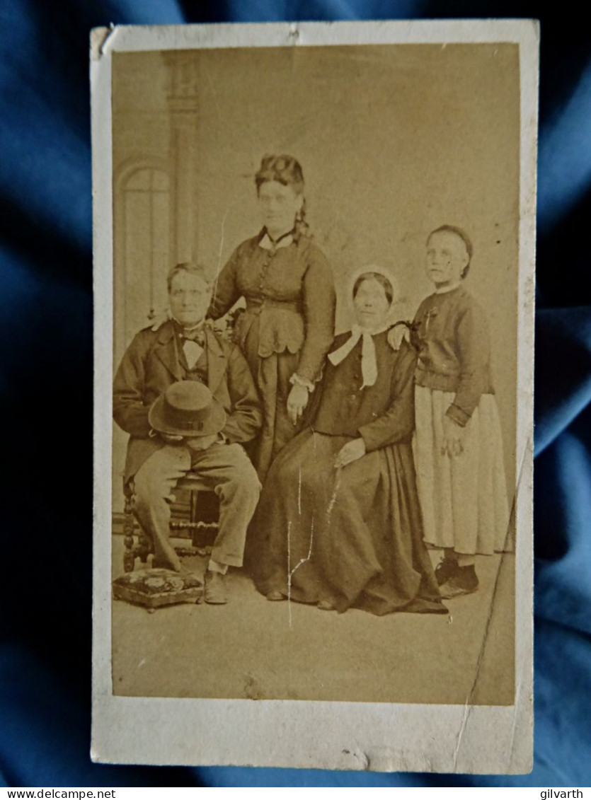 Photo CDV Moinot & Toussaint Neufchateau  Couple âgé Assis  Jeune Femme Et Fillette  Sec. Emp. CA 1865-70 - L445 - Old (before 1900)