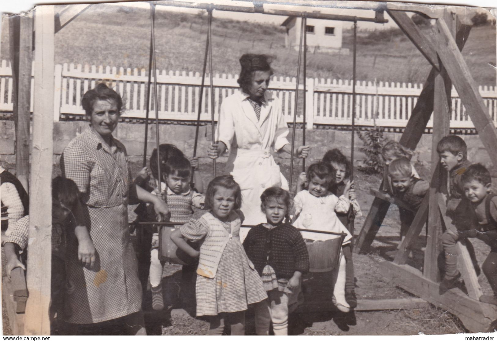 Old Real Original Photo - 2 Women Children On A Playground - Ca. 17x11.5 Cm - Anonieme Personen