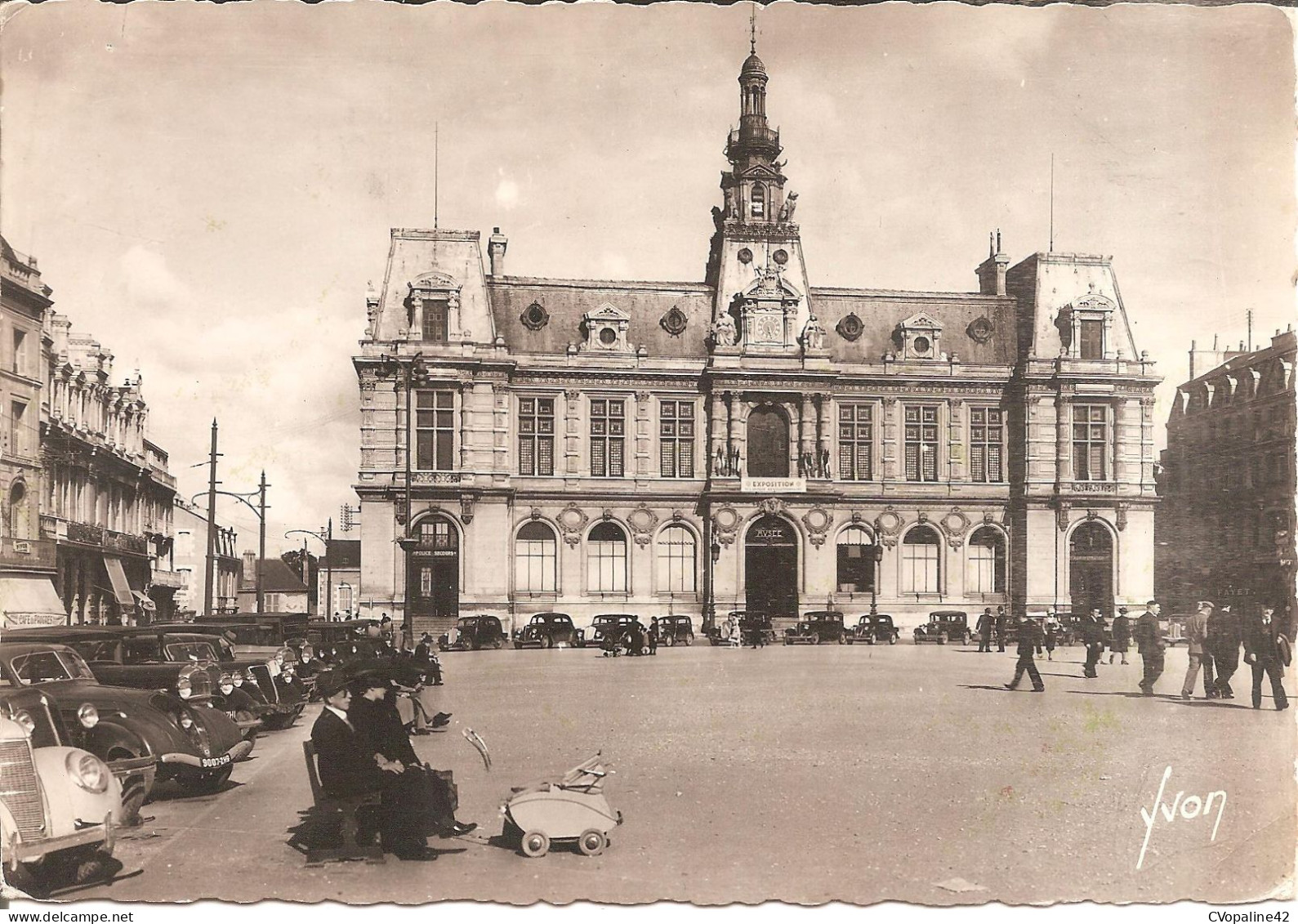 POITIERS (86) Place D'Armes Et L'Hôtel De Ville En 1946  CPSM GF - Poitiers