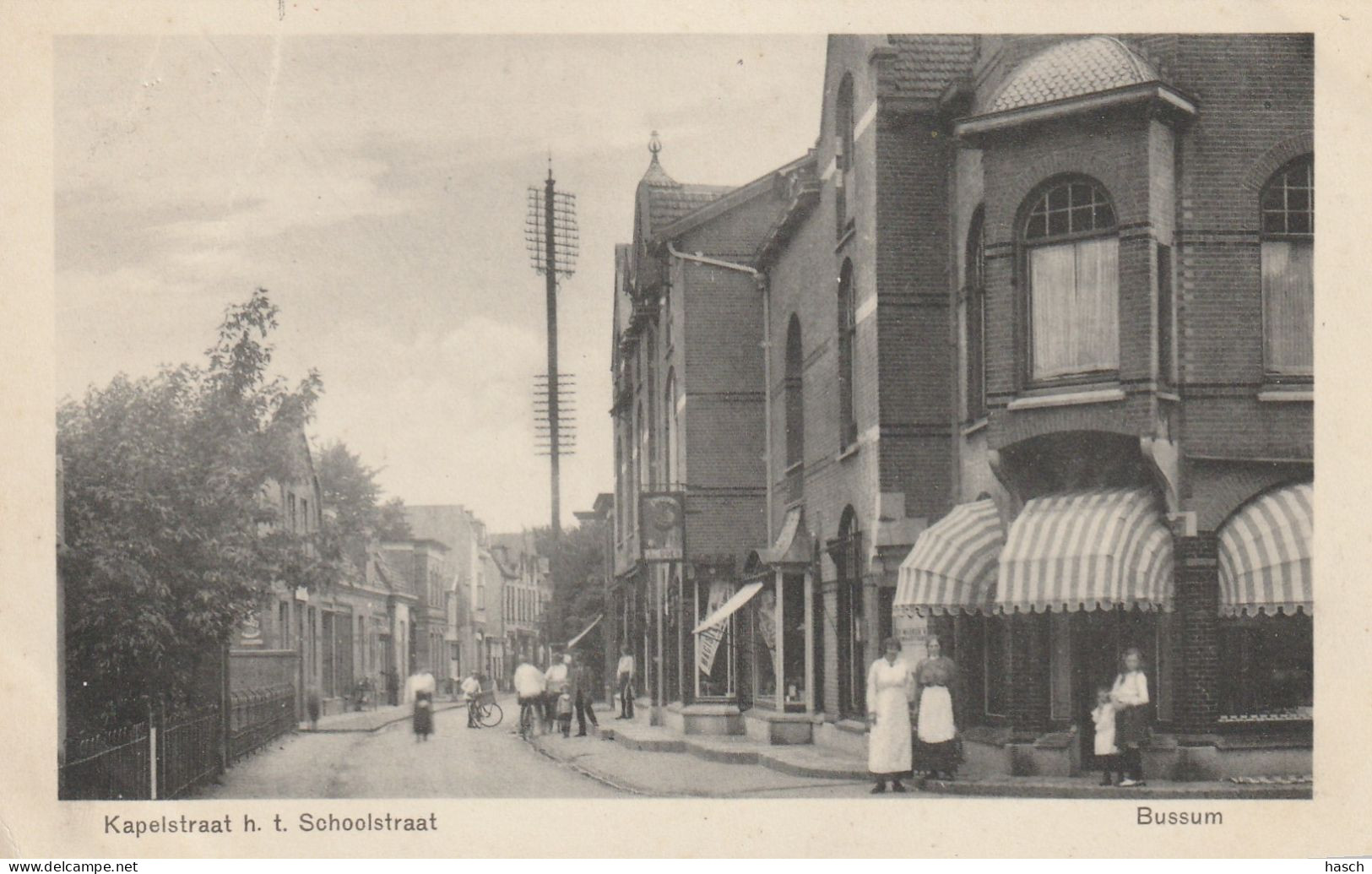 4934 120 Bussum, Kapelstraat H. T. Schoolstraat. (Kaart Uit Album)  - Bussum