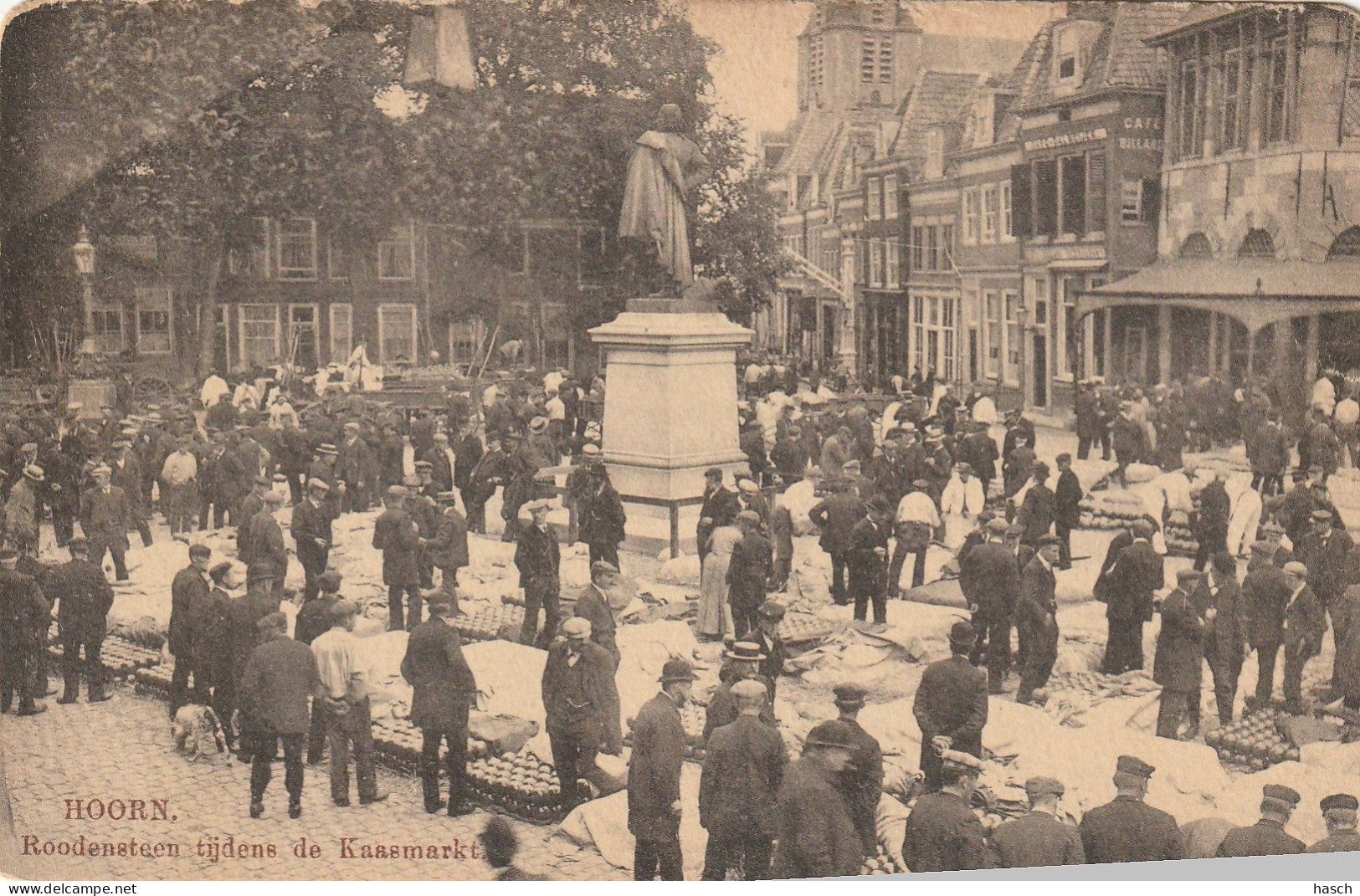 4934 116 Hoorn, Roodesteen Tijdens De Kaasmarkt.   - Hoorn