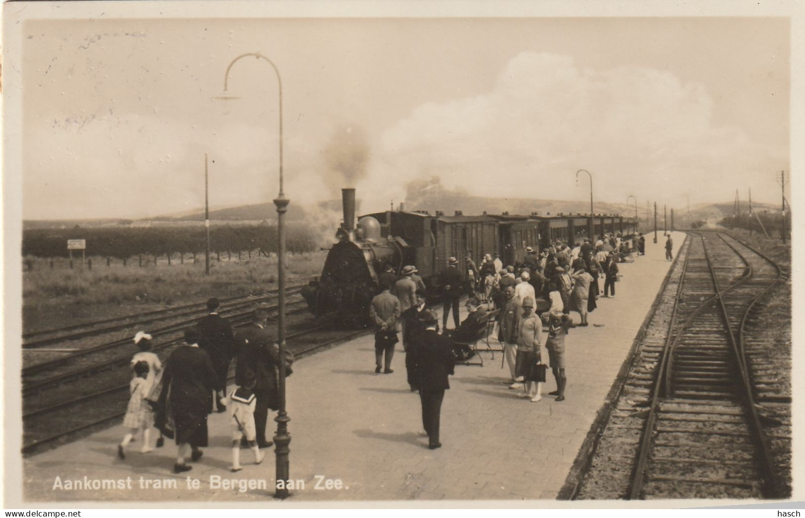 4934 61 Bergen Aan Zee, Aankomst Tram Te Bergen Aan Zee. 1932.  - Otros & Sin Clasificación