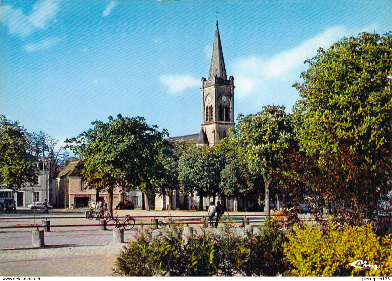 86 - Pleumartin - Place De L'hôtel De Ville - Pleumartin