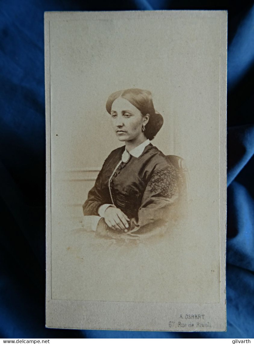 Photo Cdv A. Osbert, Paris - Femme, Joli Portrait Nuage, Second Empire Ca 1865 L444 - Ancianas (antes De 1900)