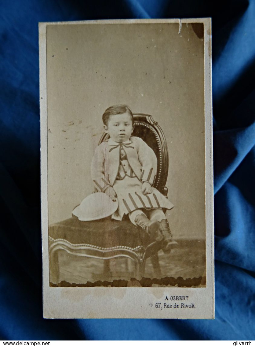 Photo Cdv A. Osbert, Paris - Petit Garçon Sur Un Fauteuil, Second Empire Ca 1865 L444 - Old (before 1900)