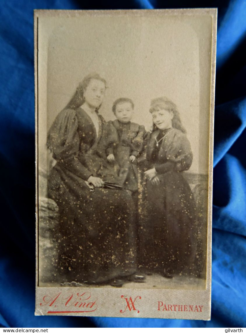 Photo Cdv A. Vinet à Parthenay - Jeune Femme Et 2 Enfants, Circa 1890 L440 - Antiche (ante 1900)