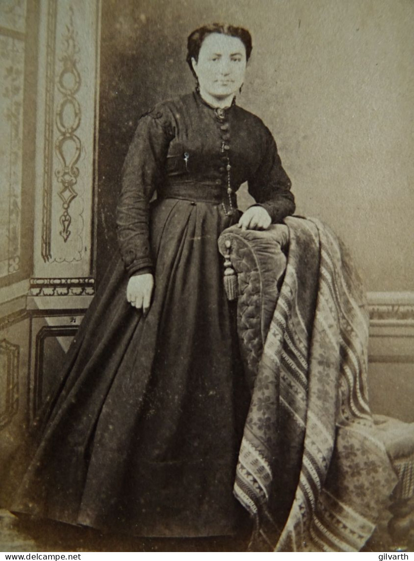 Photo Cdv Richou à Orléans -femme En Pied, Second Empire Ca 1865-70 L442 - Oud (voor 1900)