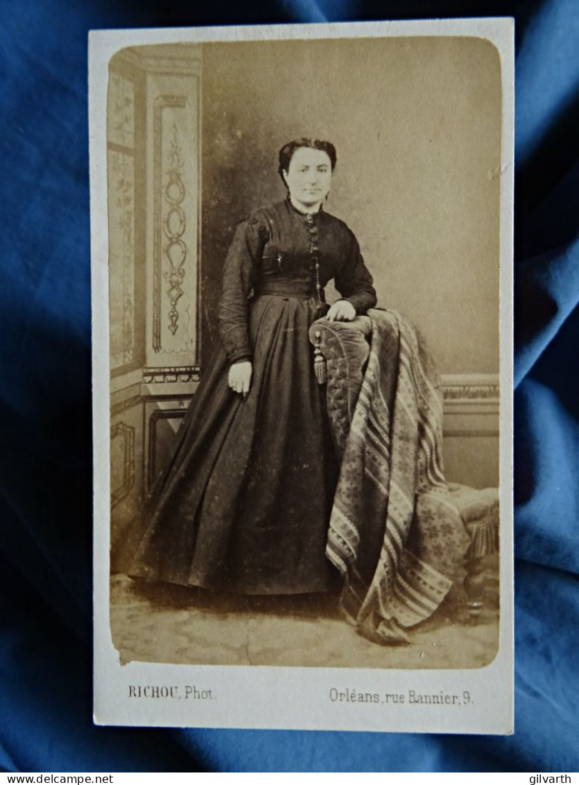 Photo Cdv Richou à Orléans -femme En Pied, Second Empire Ca 1865-70 L442 - Antiche (ante 1900)