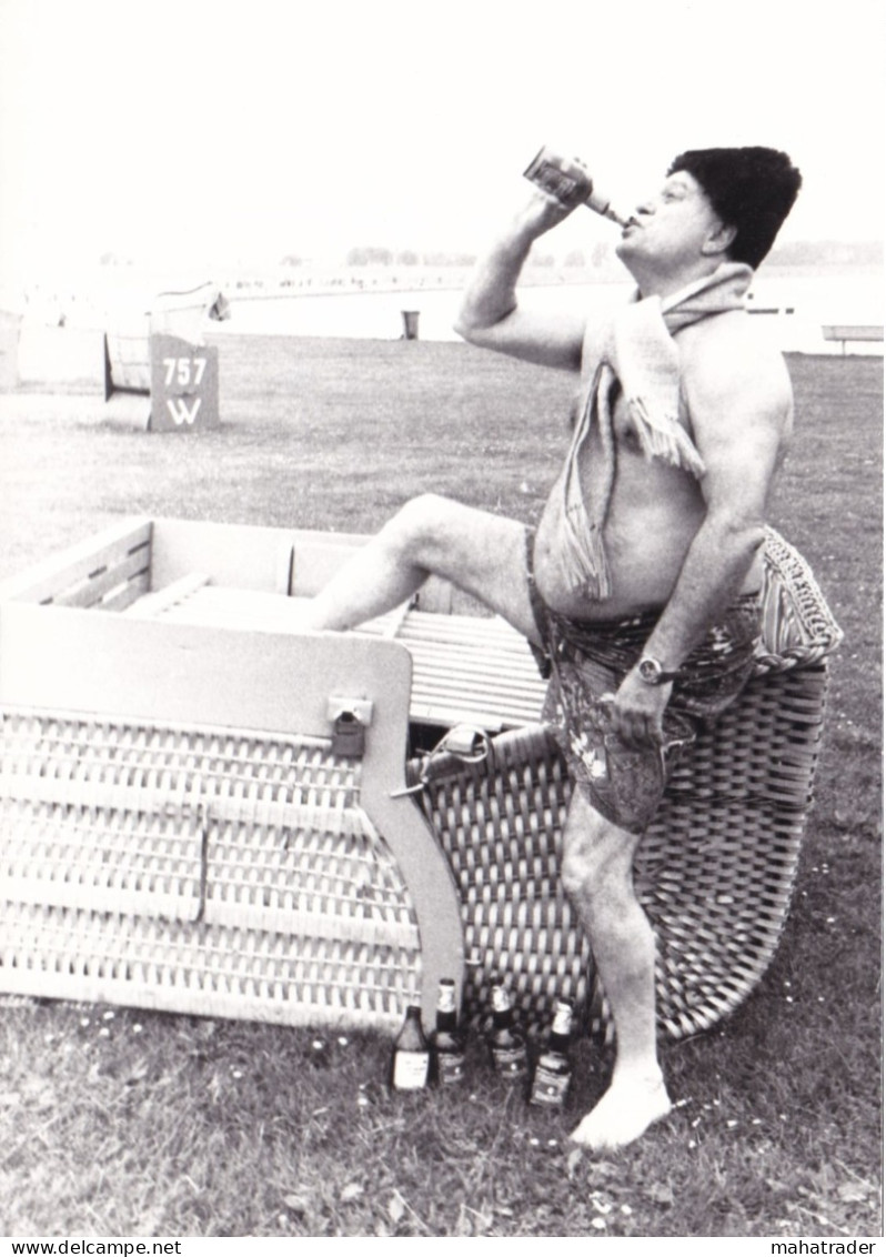 Old Real Original Photo - Naked Man Drinking Beer From A Bottle - 1990 - Ca. 17.5x12.5 Cm - Anonymous Persons