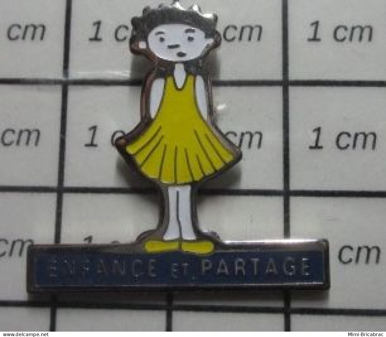 116B Pin's Pins / Beau Et Rare / ASSOCIATIONS / ENFANCE ET PARTAGE CHTITE NENFANTE MALHEUREUSE - Associations