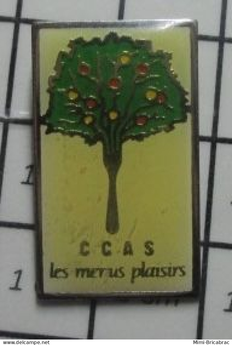 912c Pin's Pins / Beau Et Rare / ALIMENTATION / CCAS LES MENUS PLAISIRS RESTAURANT FOURCHETTE ARBRE - Lebensmittel