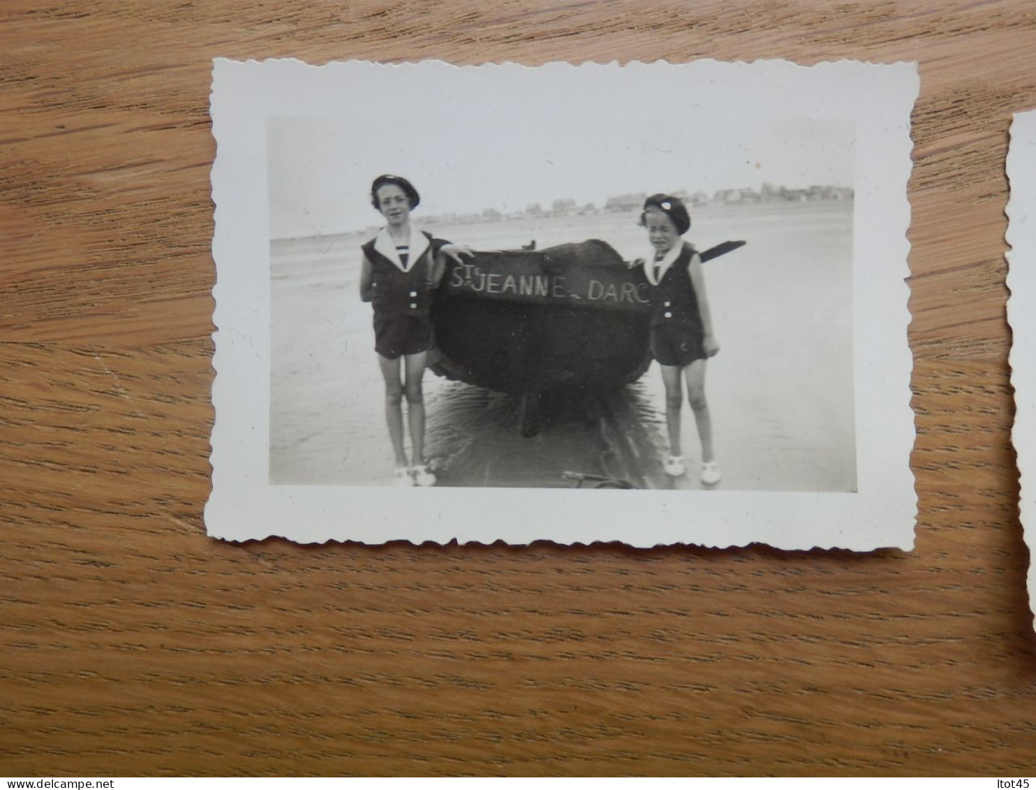 LOT DE 4 PHOTOS 2 ENFANTS A BORD D'UNE BATEAU CAYEUX SUR MER - Barcos