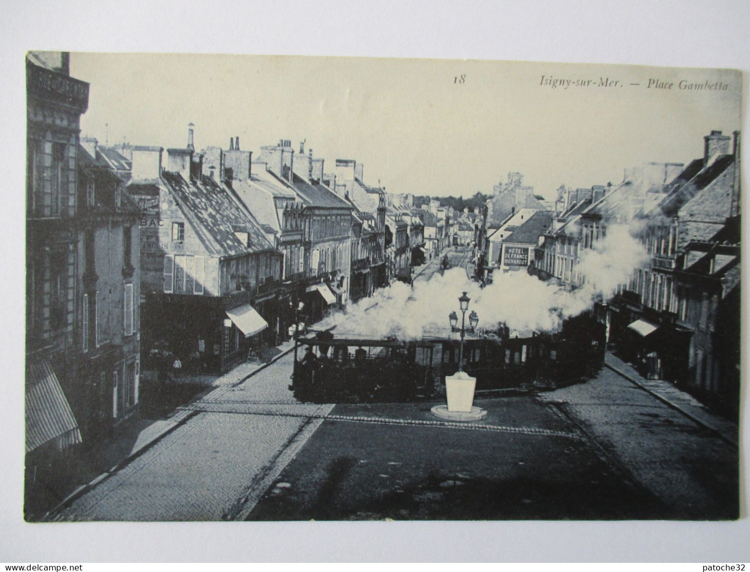 Cpa...Isigny-sur-Mer...place Gambetta...1907...(tramway Au Virage).... - Autres & Non Classés