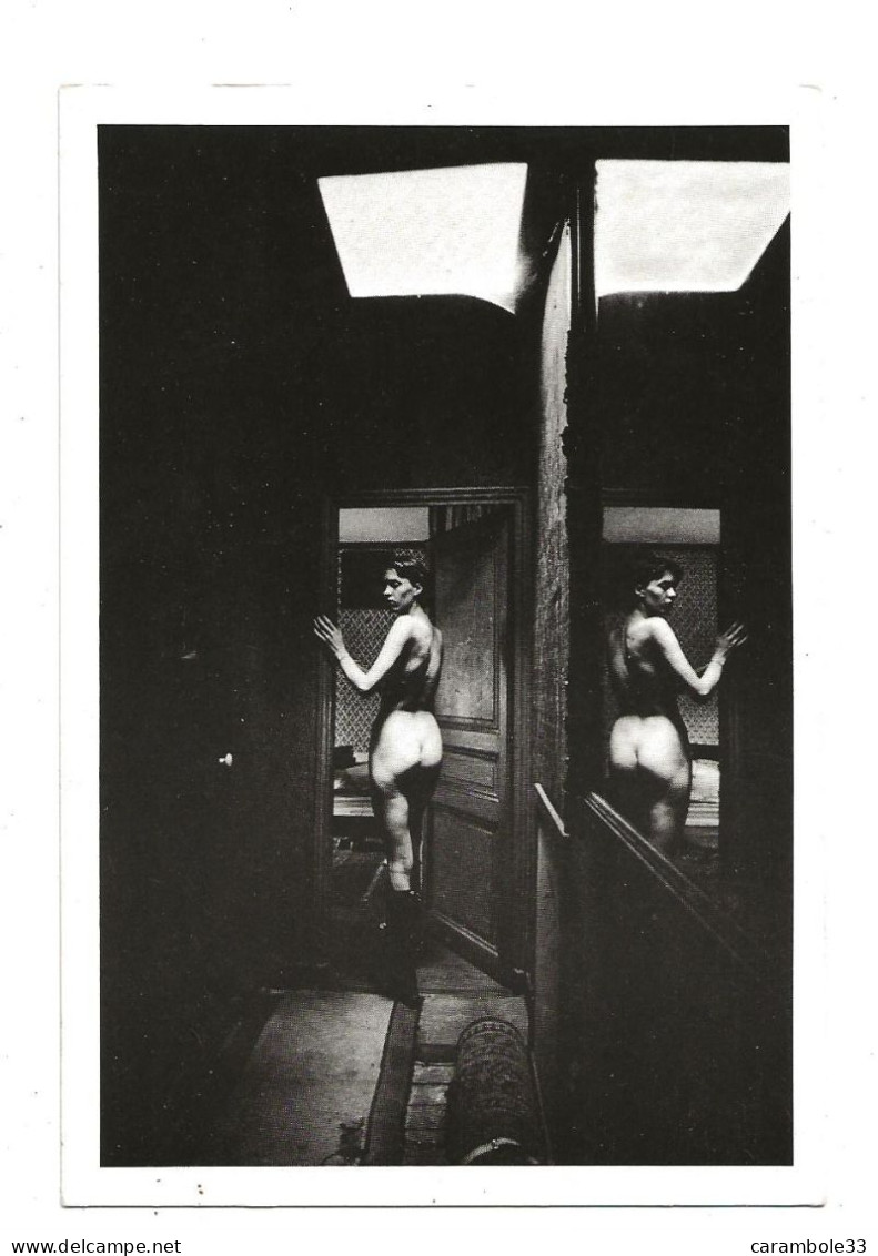 CPA   Miroir  DANS UN COULOIR VIDE ( JEAN-LOUP SIEFF  1976 )    NON CIRCULEE  (1621) - Femmes