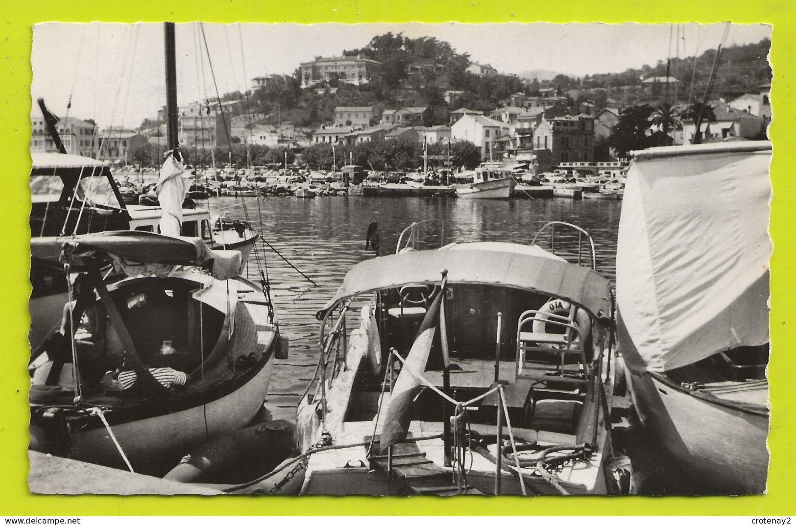 83 LE LAVANDOU N°1.611 Le Port  Bateaux VOIR DOS Et Flamme De Bormes Les Mimosas En 1958 - Le Lavandou