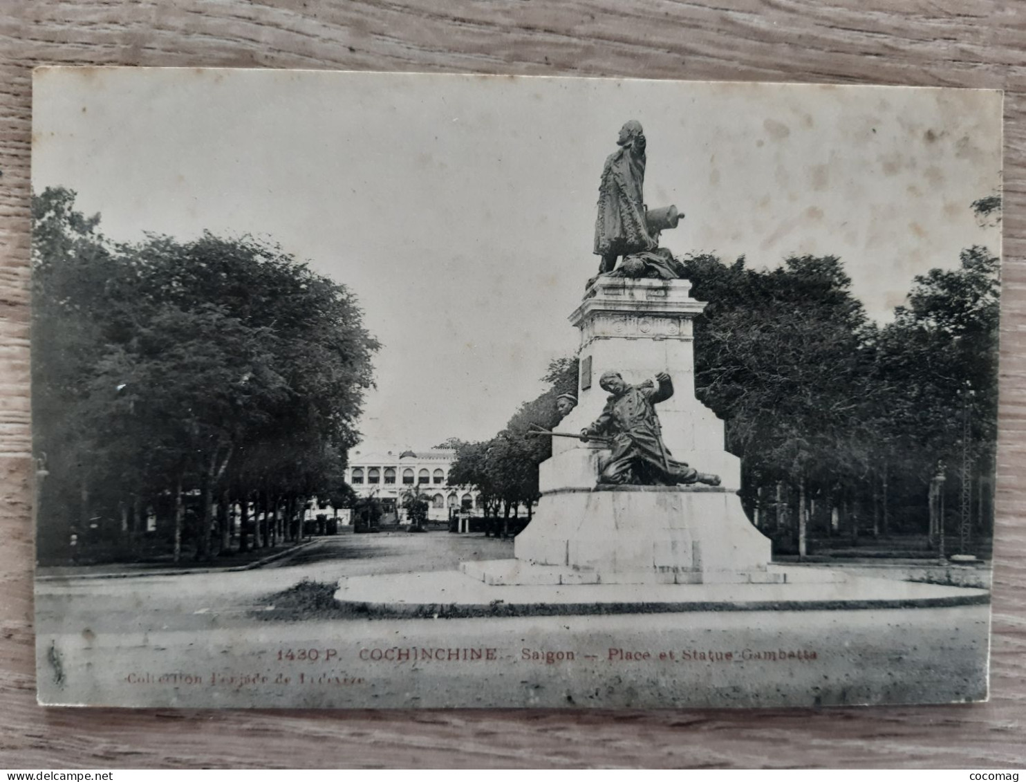 VIET-NAM INDOCHINE COCHINCHINE  SAIGON PLACE ET STATUE GAMBETTA - Vietnam