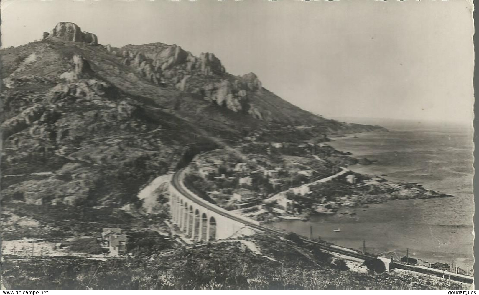 Anthéor - Le Viaduc - Carte Sans Oblitération, Timbre  "La Vallée De La Seine Aux Andelys" 8F Neuf - (P) - Antheor