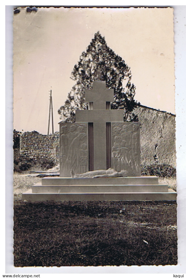 PHOTO - Monument Aux Morts à Identifier - Au Dos Jean MOREAU - Photographe - St-JEAN-d'ANGELY ( Ch.-Mar. ) - Photographie