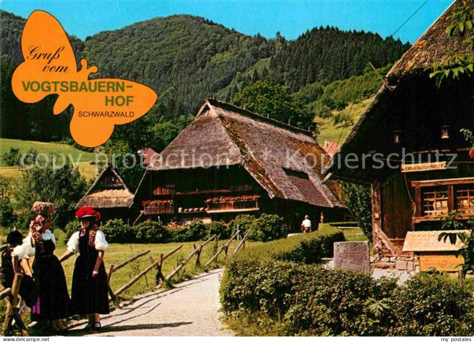 72899963 Gutach Schwarzwald Vogtsbauernhof Tracht  Gutach - Autres & Non Classés