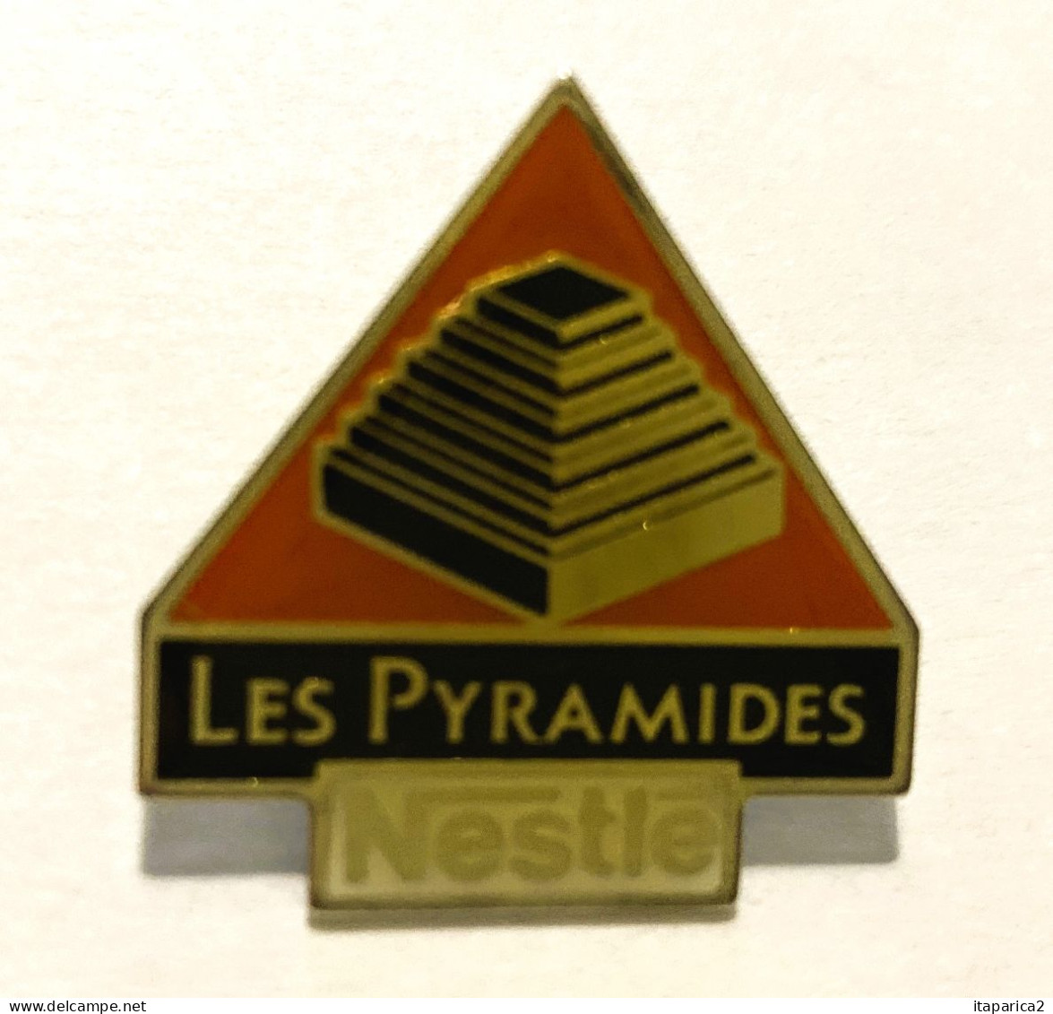 PINS CHOCOLAT  NESTLE LES PYRAMIDES / 33NAT - Levensmiddelen