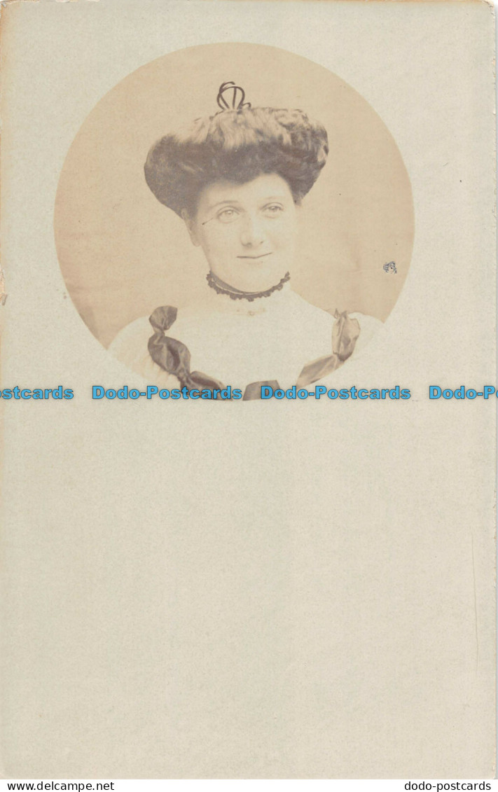 R095557 Old Postcard. Woman Portrait - Monde