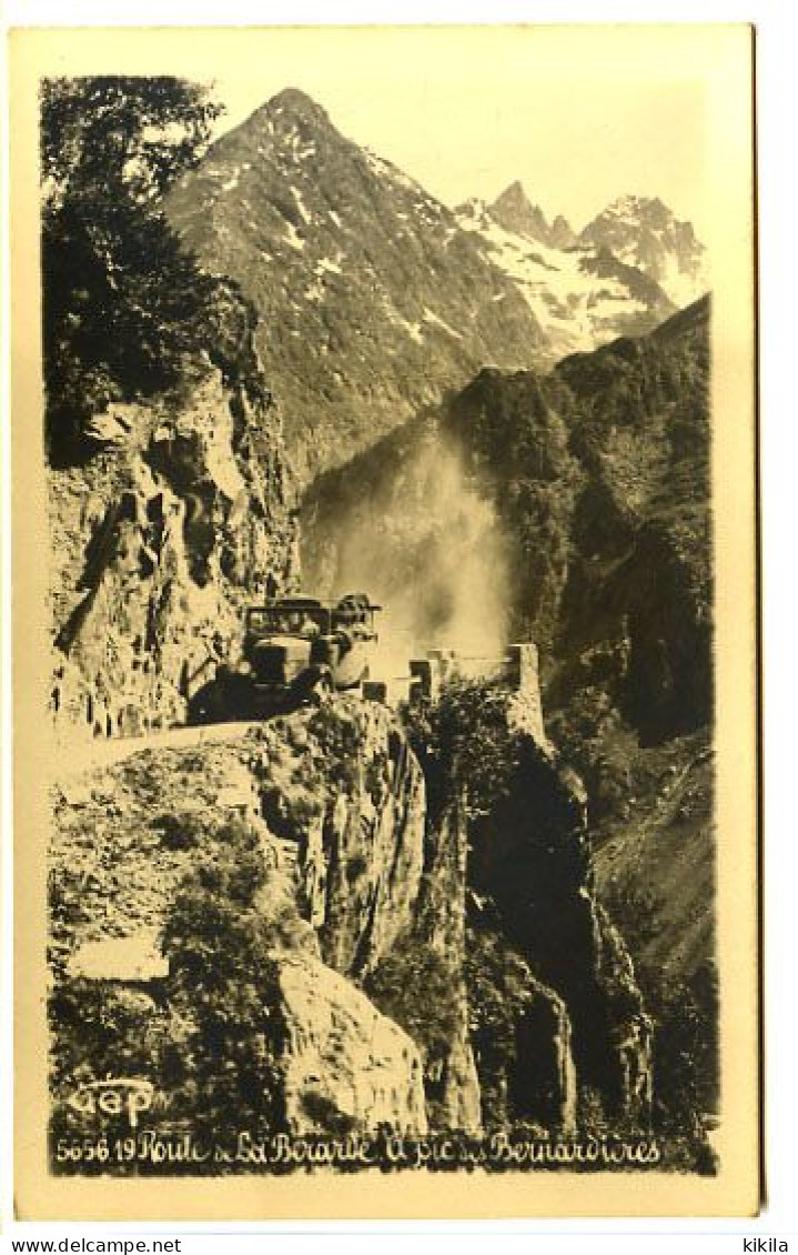 CPSM GEP  9 X 14 Isère Route De La BERARDE   A Pic Des Bernardières   Autocar De Tourisme Décapoté   Photo Mat - Autres & Non Classés