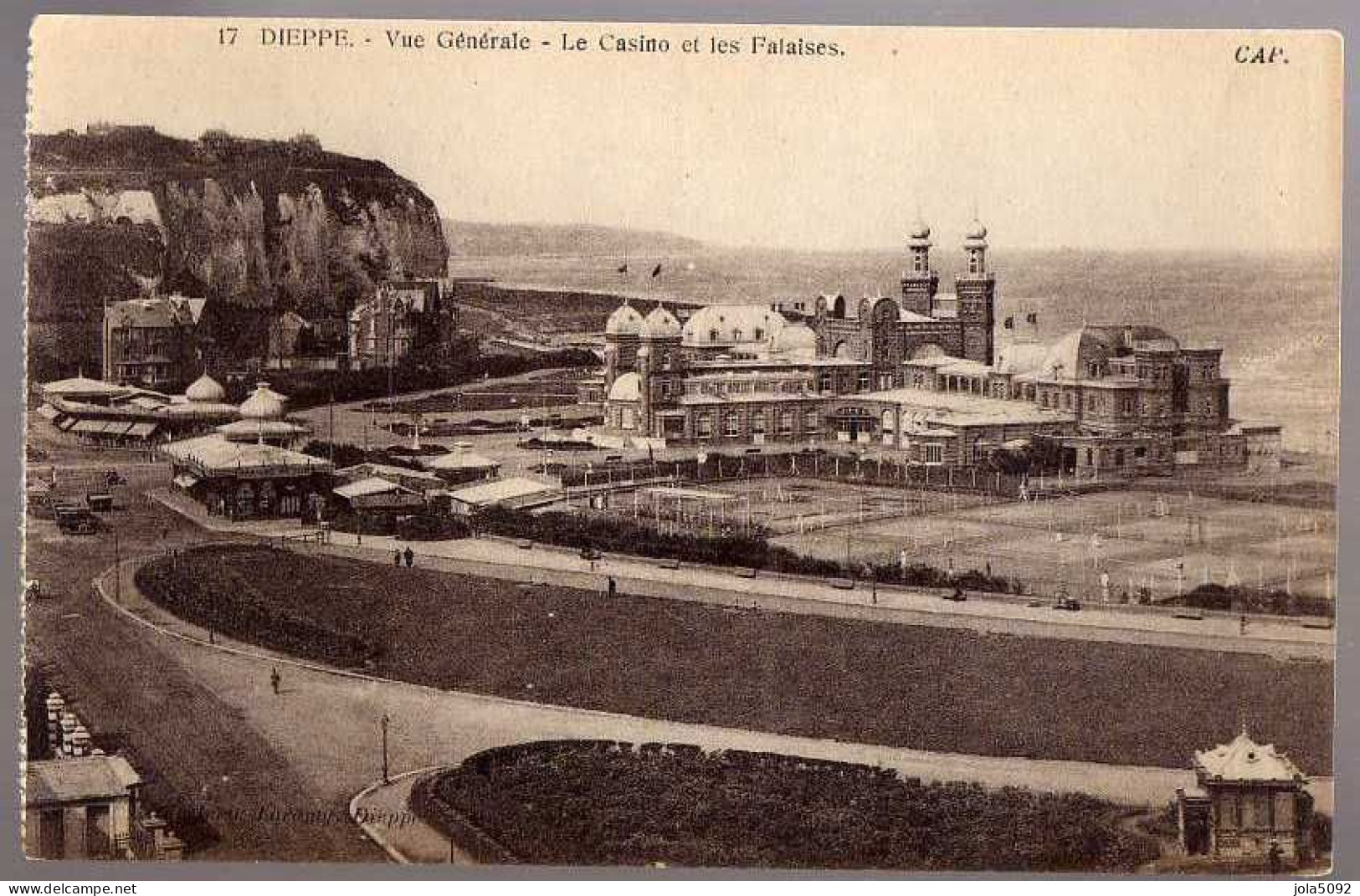 76 - DIEPPE - Vue Générale Le Casino Et Les Falaises - Dieppe