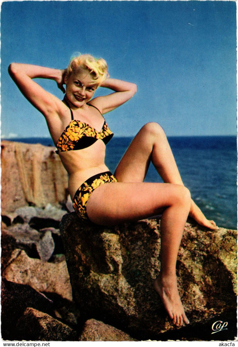CPM AK Sexy Woman At The Beach PIN UP RISQUE NUDES (1410510) - Pin-Ups
