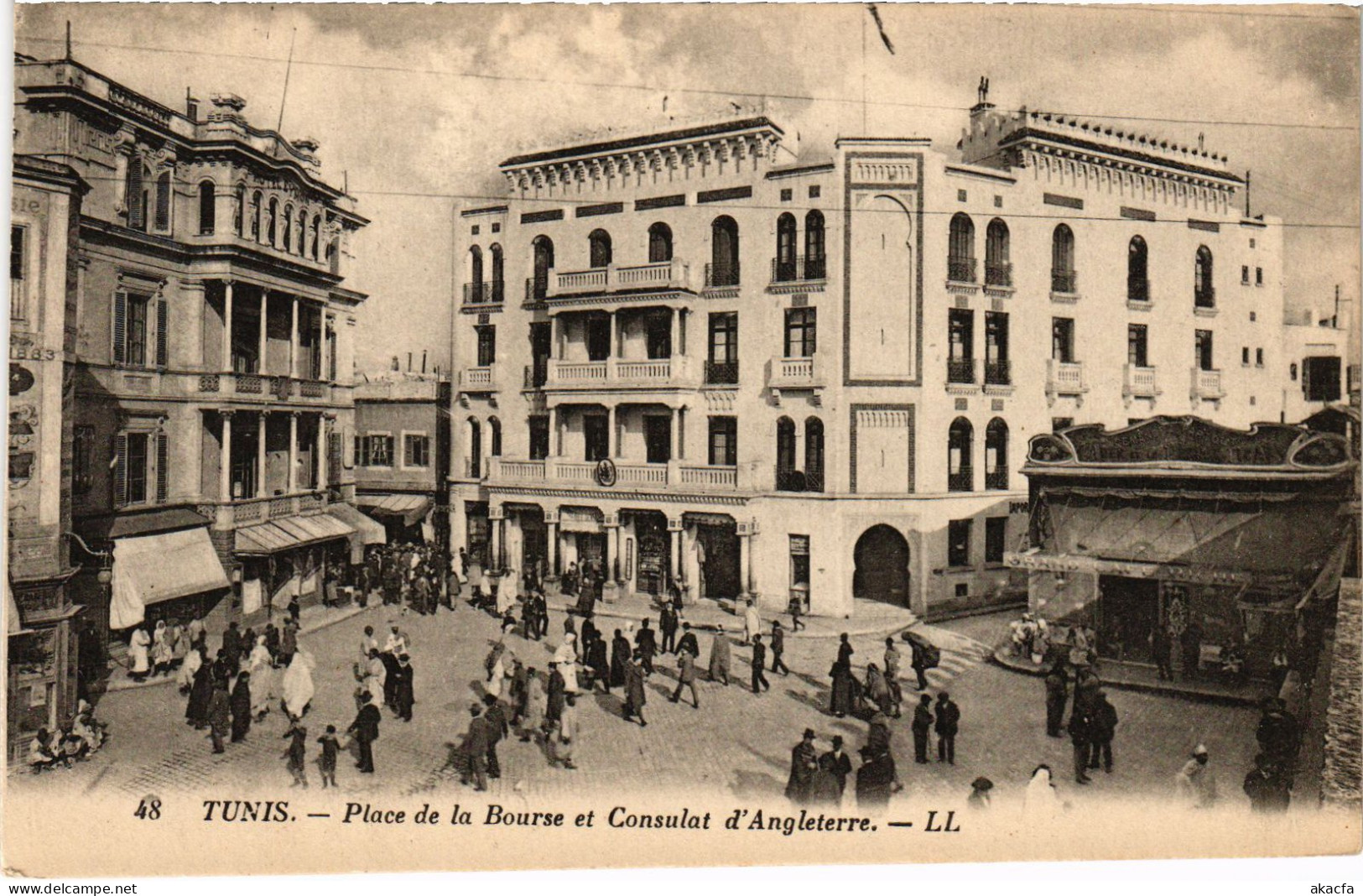 CPA AK Tunis Place De La Bourse Et Consulat D'Angleterre TUNISIA (1404931) - Túnez