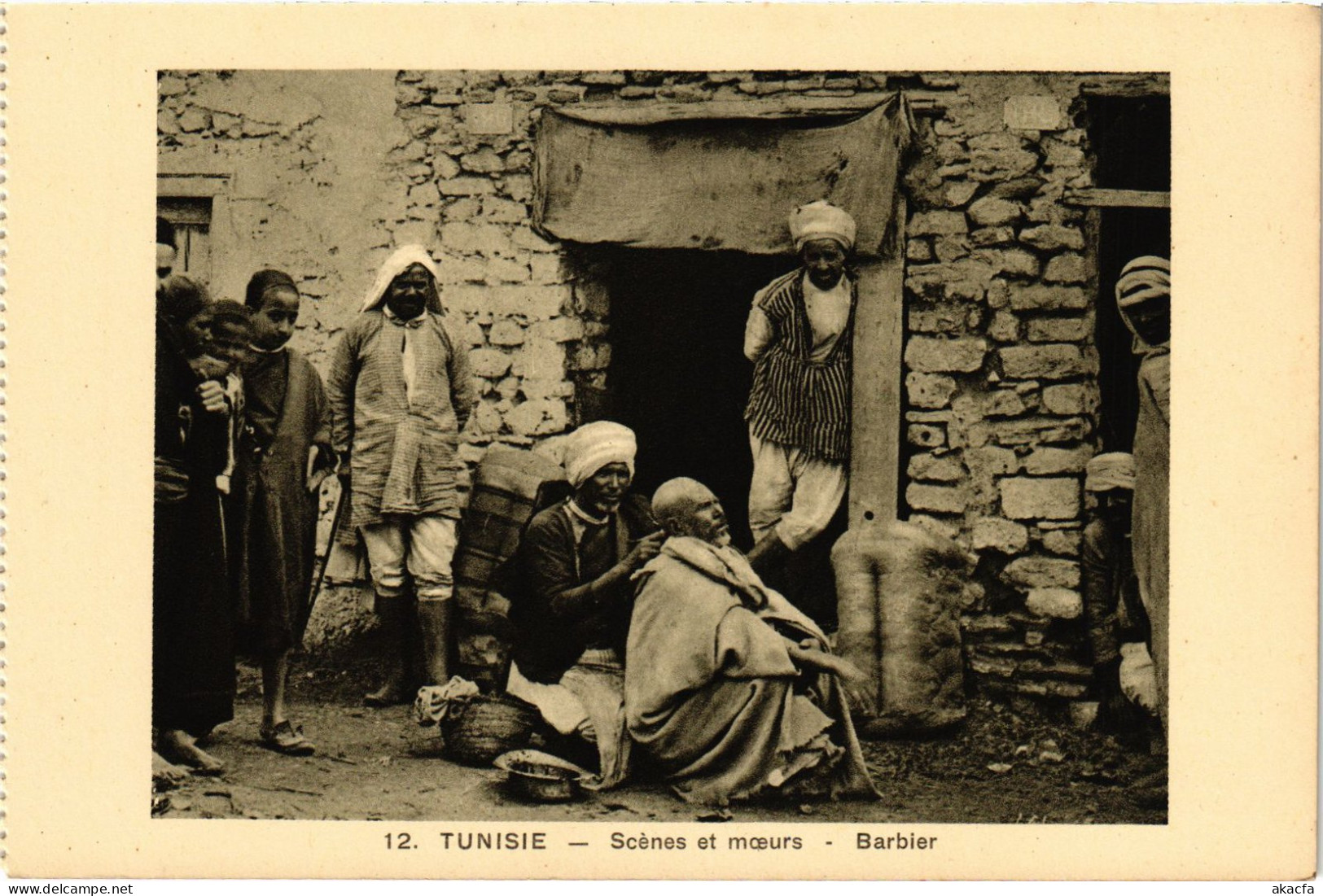 CPA AK Scenes Et Moeurs Barbier TUNISIA (1405392) - Tunisia