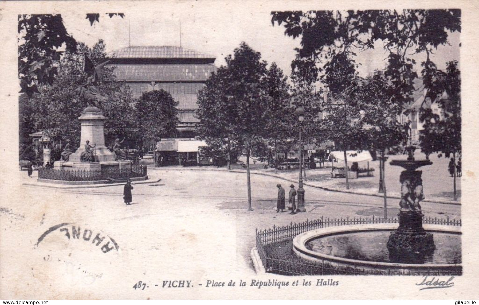 03 - Allier -  VICHY - La Place De La République Et Les Halles - Vichy