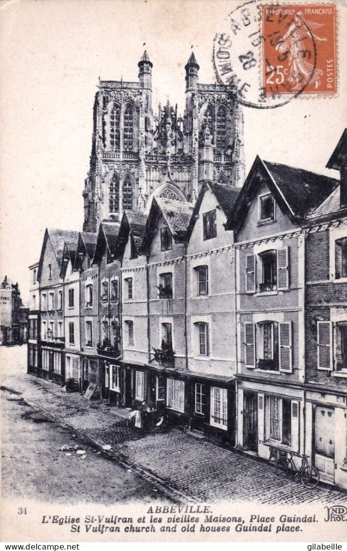 80 - Somme - ABBEVILLE - L Eglise Saint Vulfran Et Les Vieilles Maisons Place Guindal - Abbeville