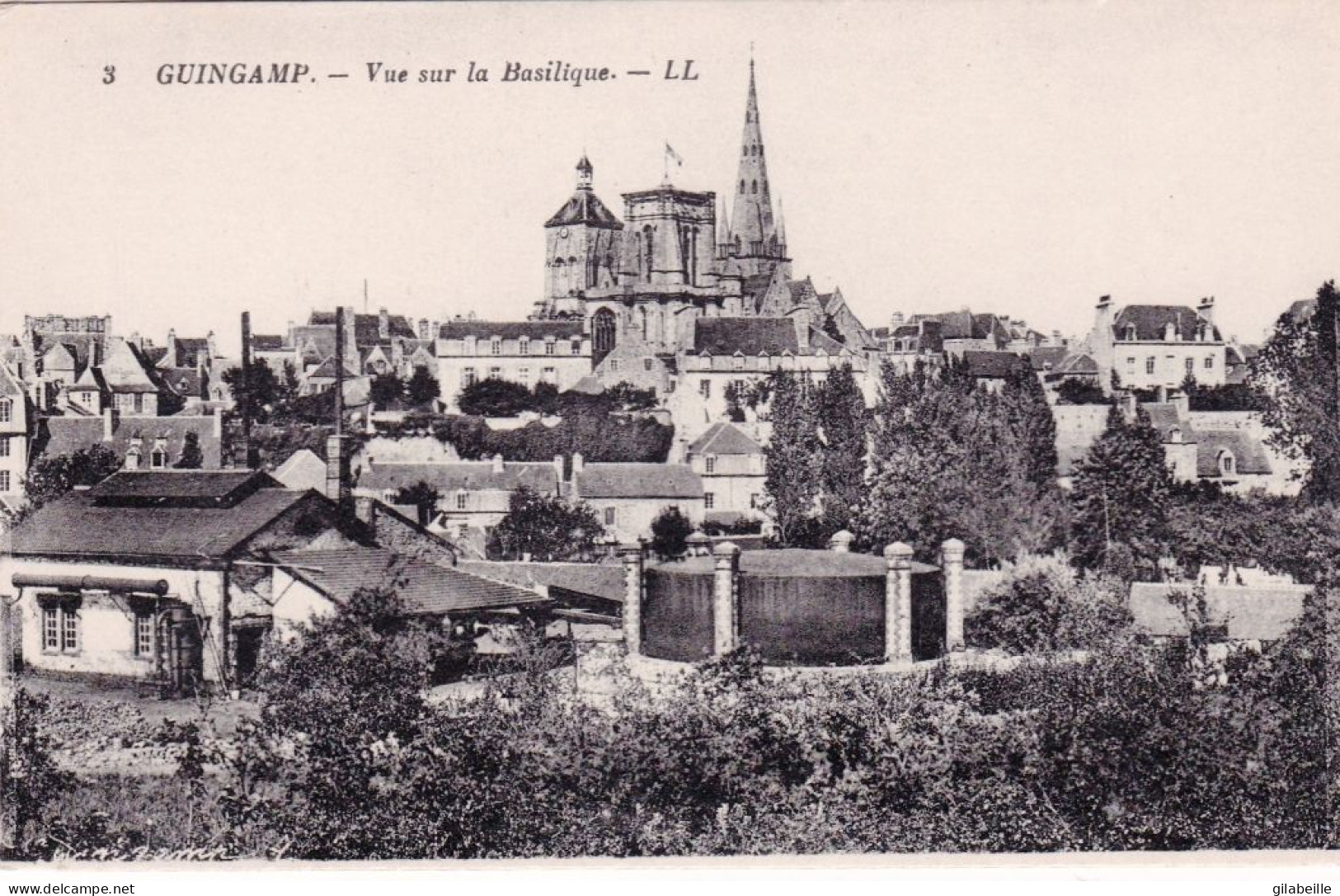 22 - Cotes D Armor -  GUINGAMP -  Vue Sur La Basilique - Guingamp