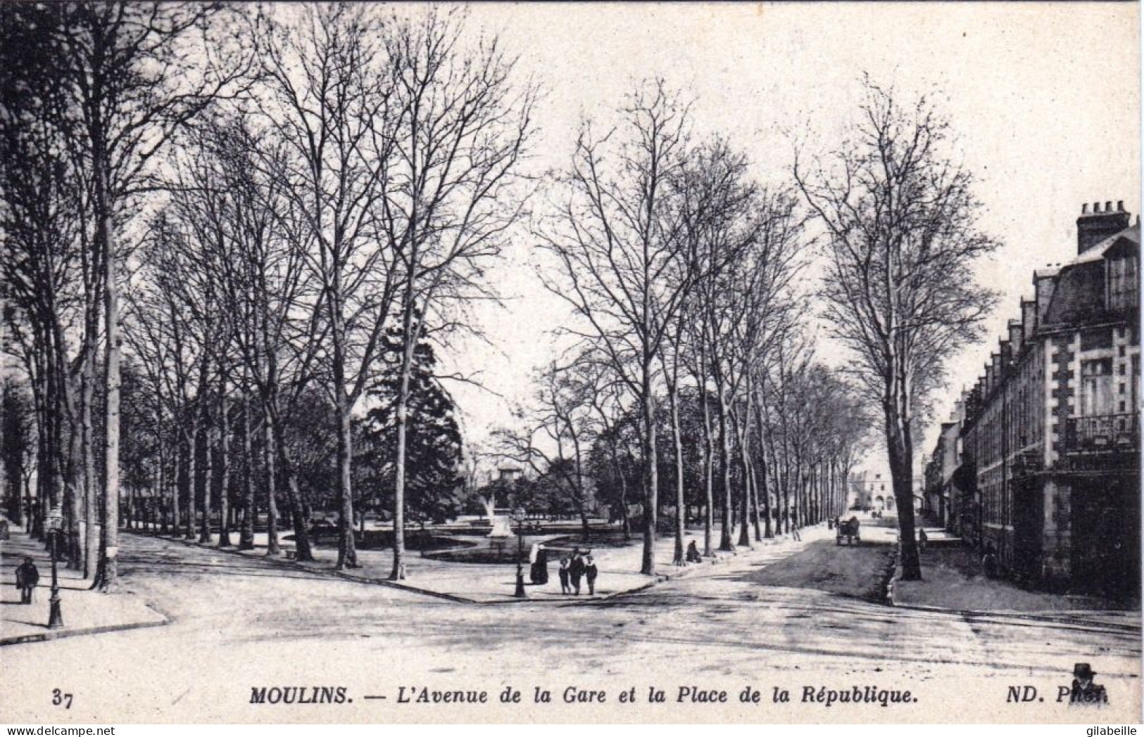 03 - Allier -  MOULINS -   L Avenue De La Gare Et La Place De La Republique - Moulins