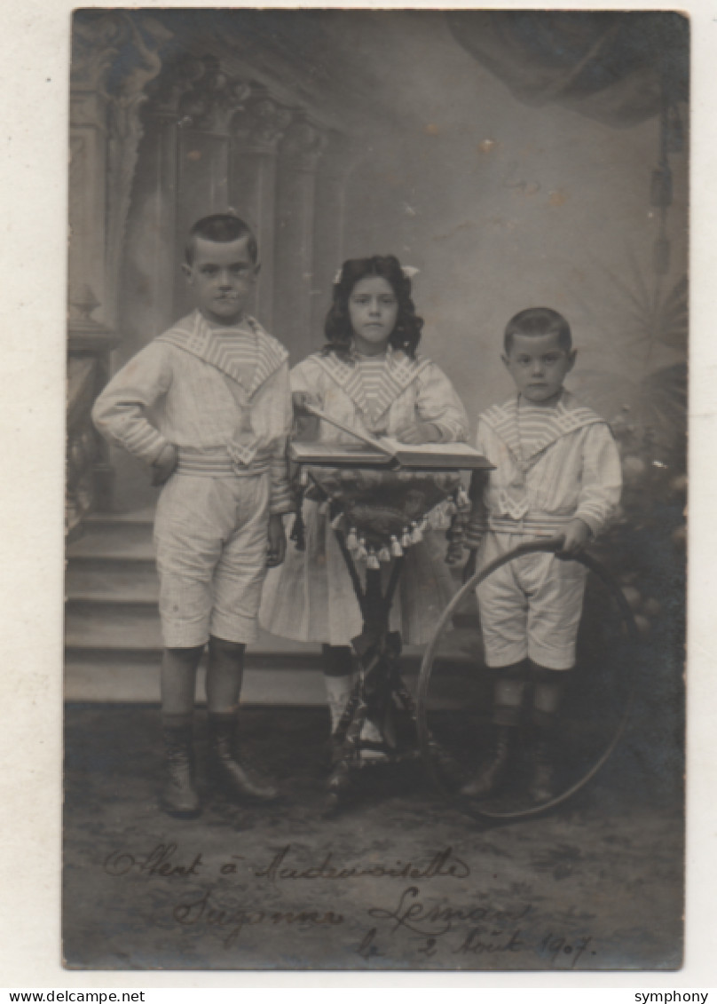 CPA Photo -  3 Enfants - Cerceau - Lecture D'un Livre - Offert à Melle Leman - 1907 - - Photographs