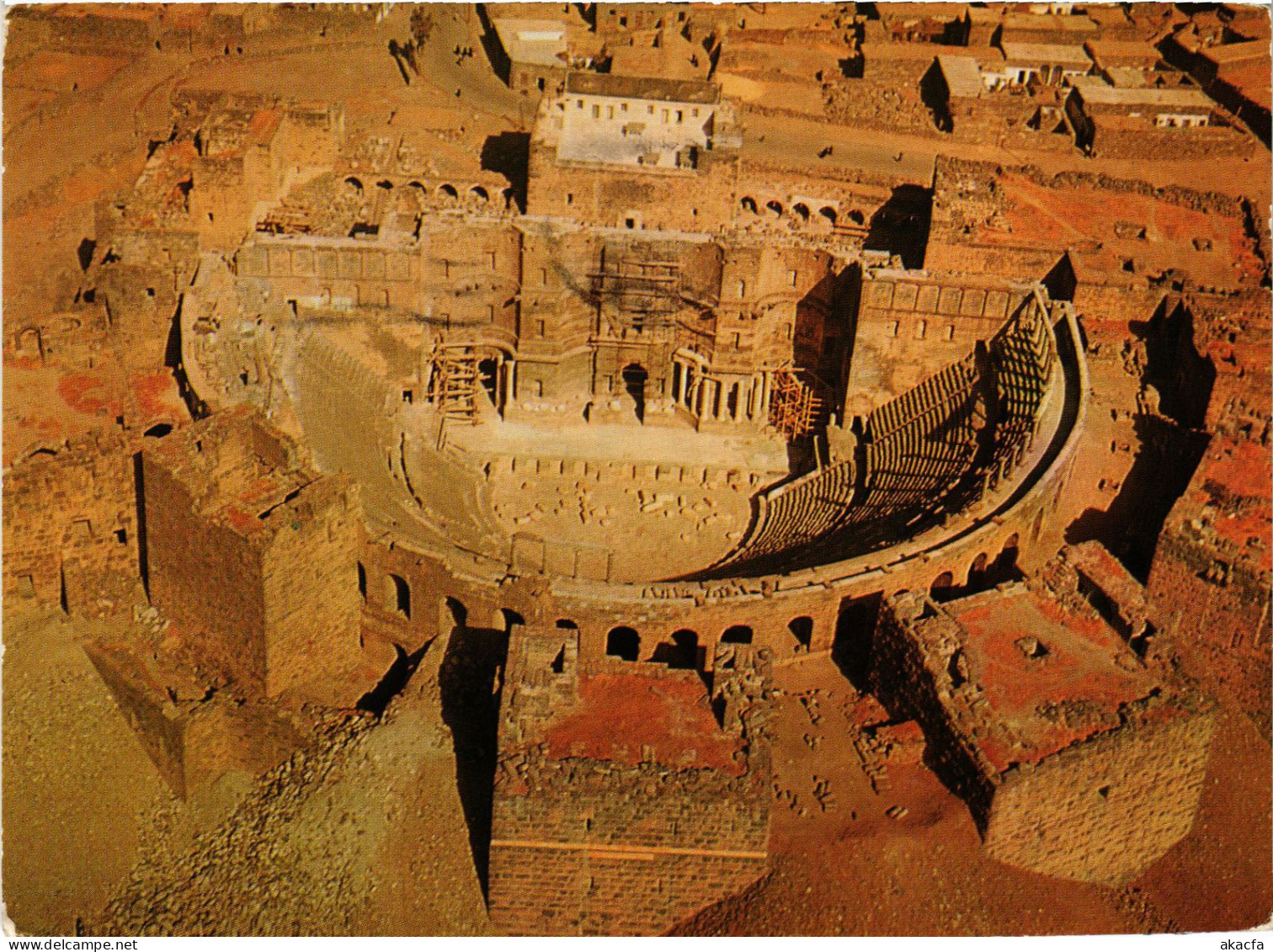 CPM AK Bosra Le Theatre Et Les Tours De La Citadelle SYRIA (1404432) - Syrie