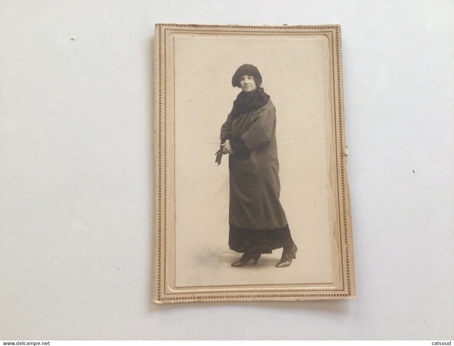 Ancienne Photographie  Cartonnée Portrait De Femme - Personnes Anonymes