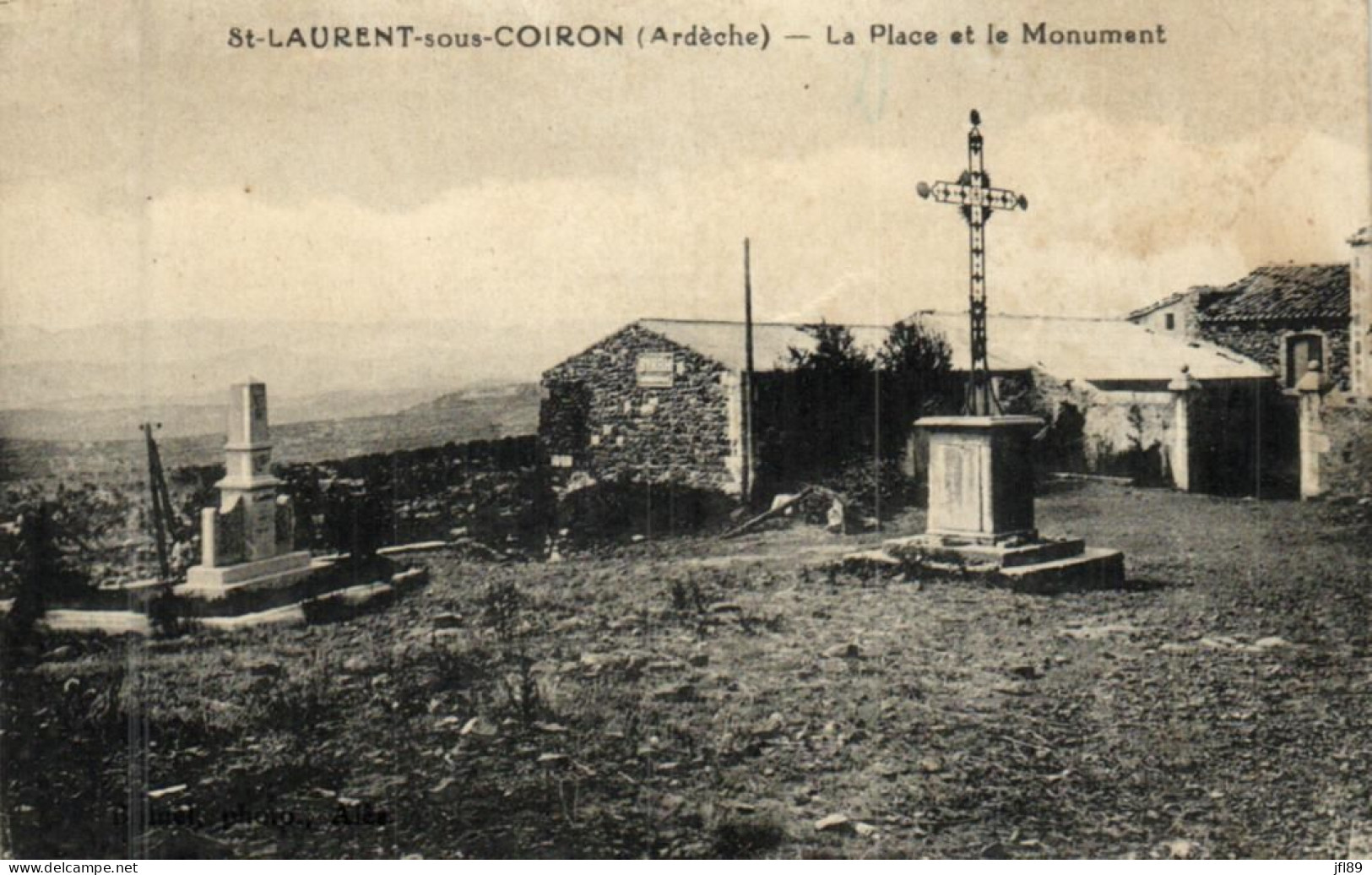 France > [07] Ardèche >  Saint-Laurent-sous-Coiron - La Place Et Le Monument - 15072 - Andere & Zonder Classificatie