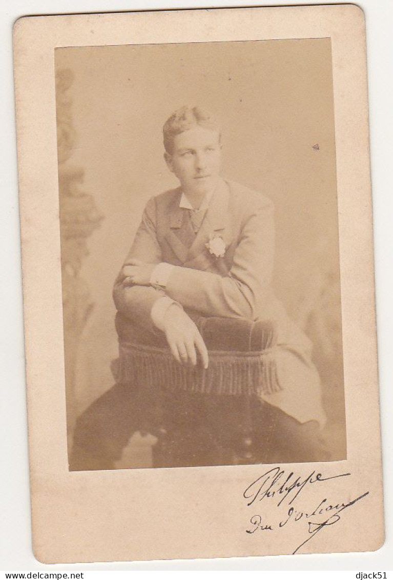 Ancienne Photographie Collée Sur Un Carton épais / Jeune Homme Identifié - Identifizierten Personen