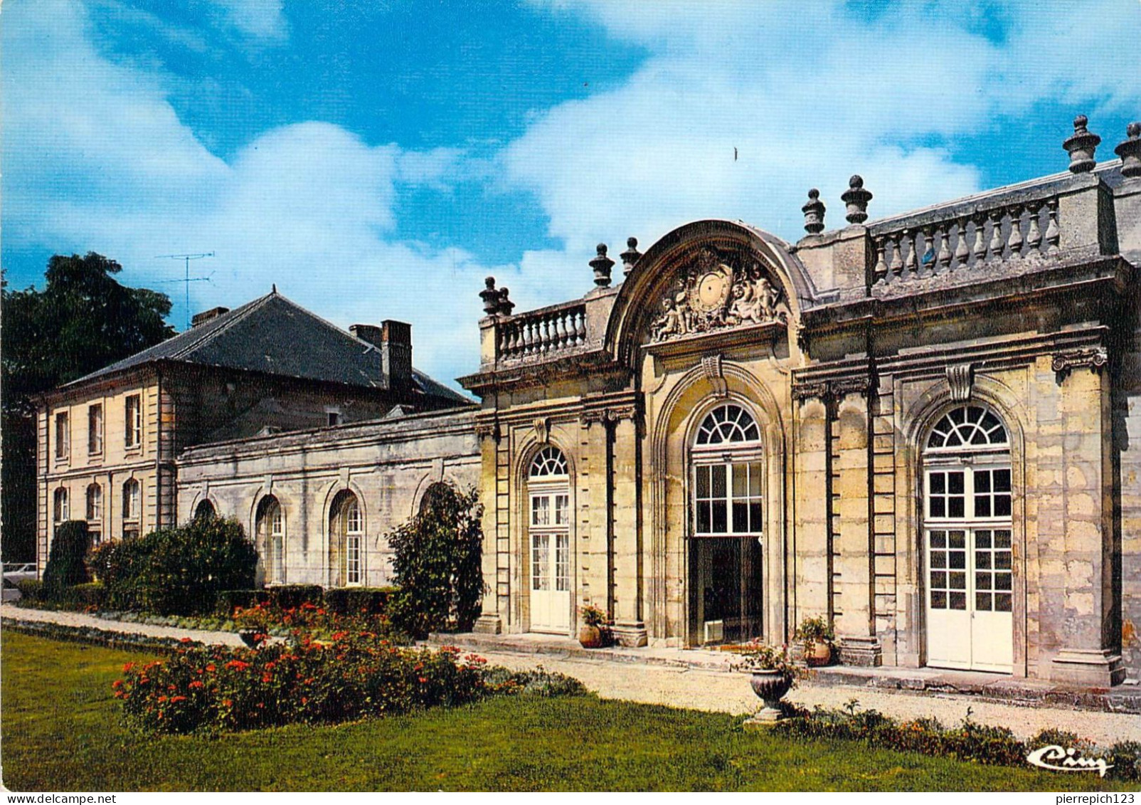 60 - Liancourt - Le Château Du XVIIIe Siècle, Les Communs - Une Partie De La Façade Sud - Liancourt