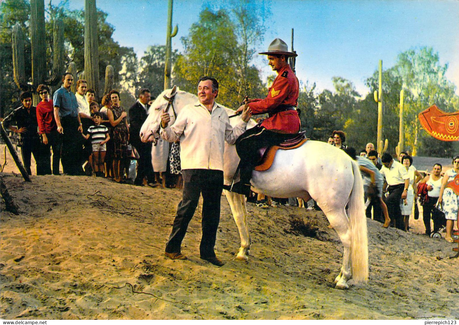 60 - Ermenonville - Centre Attractif Jean Richard - Mer De Sable - Officier à Cheval Et Jean Richard - Ermenonville