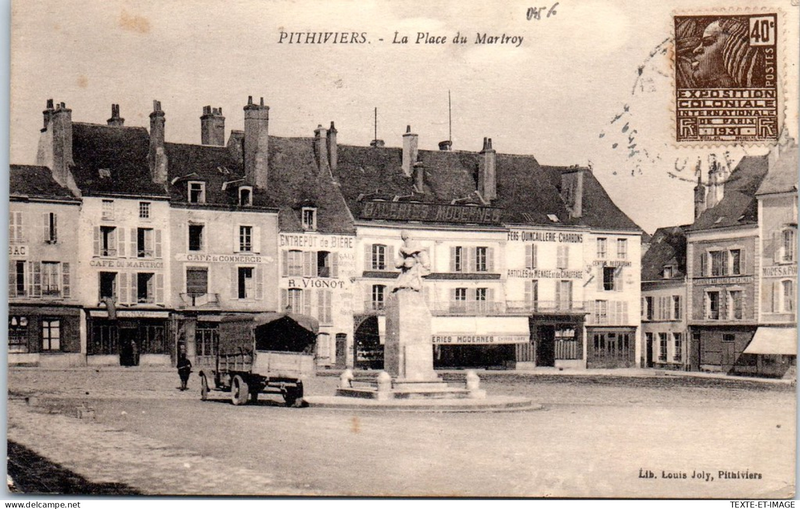 45 PITHIVIERS - La Place Du Martroy.  - Sonstige & Ohne Zuordnung