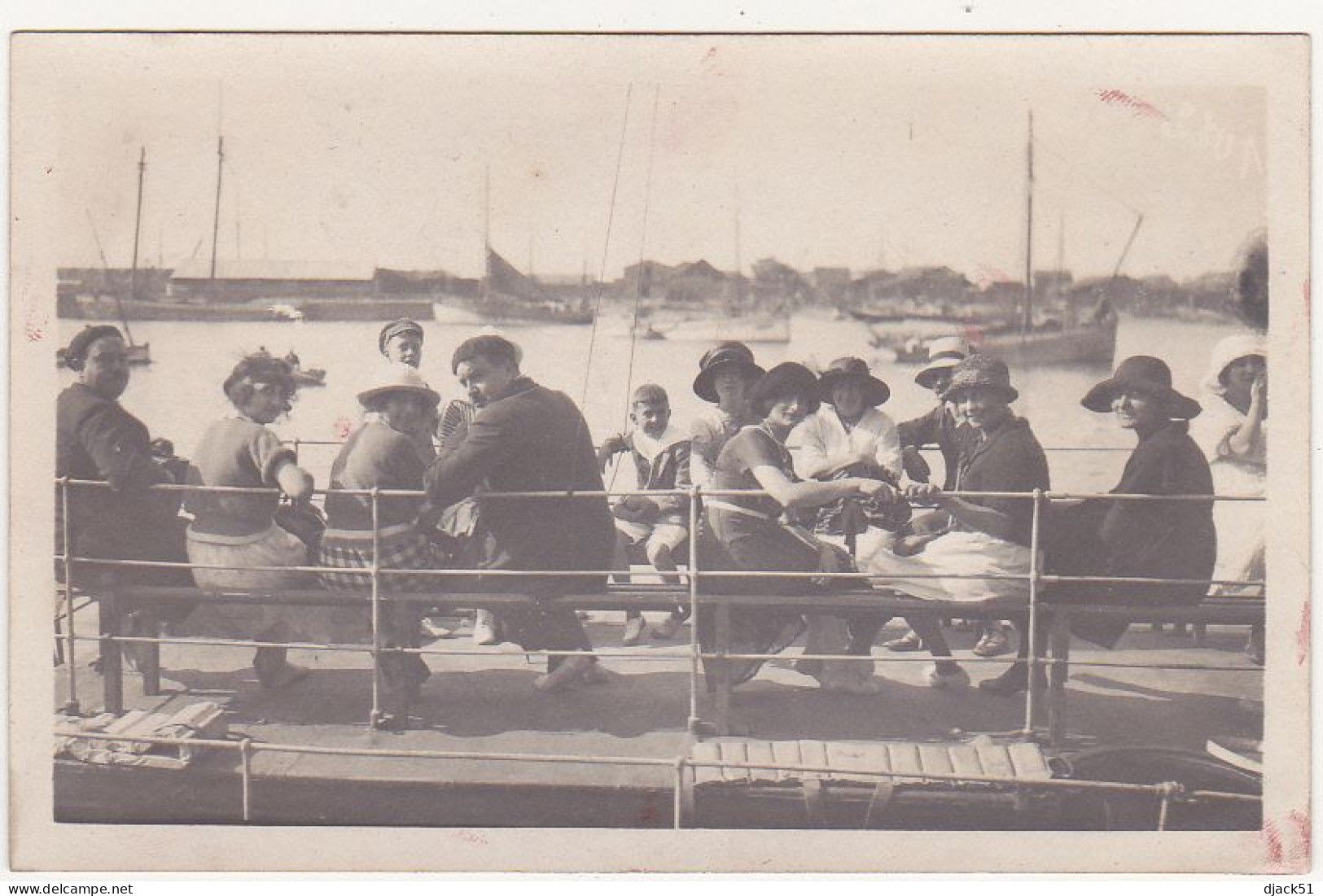 CARTE PHOTO - Famille  - Bord De Mer - Années 20 - Photographie