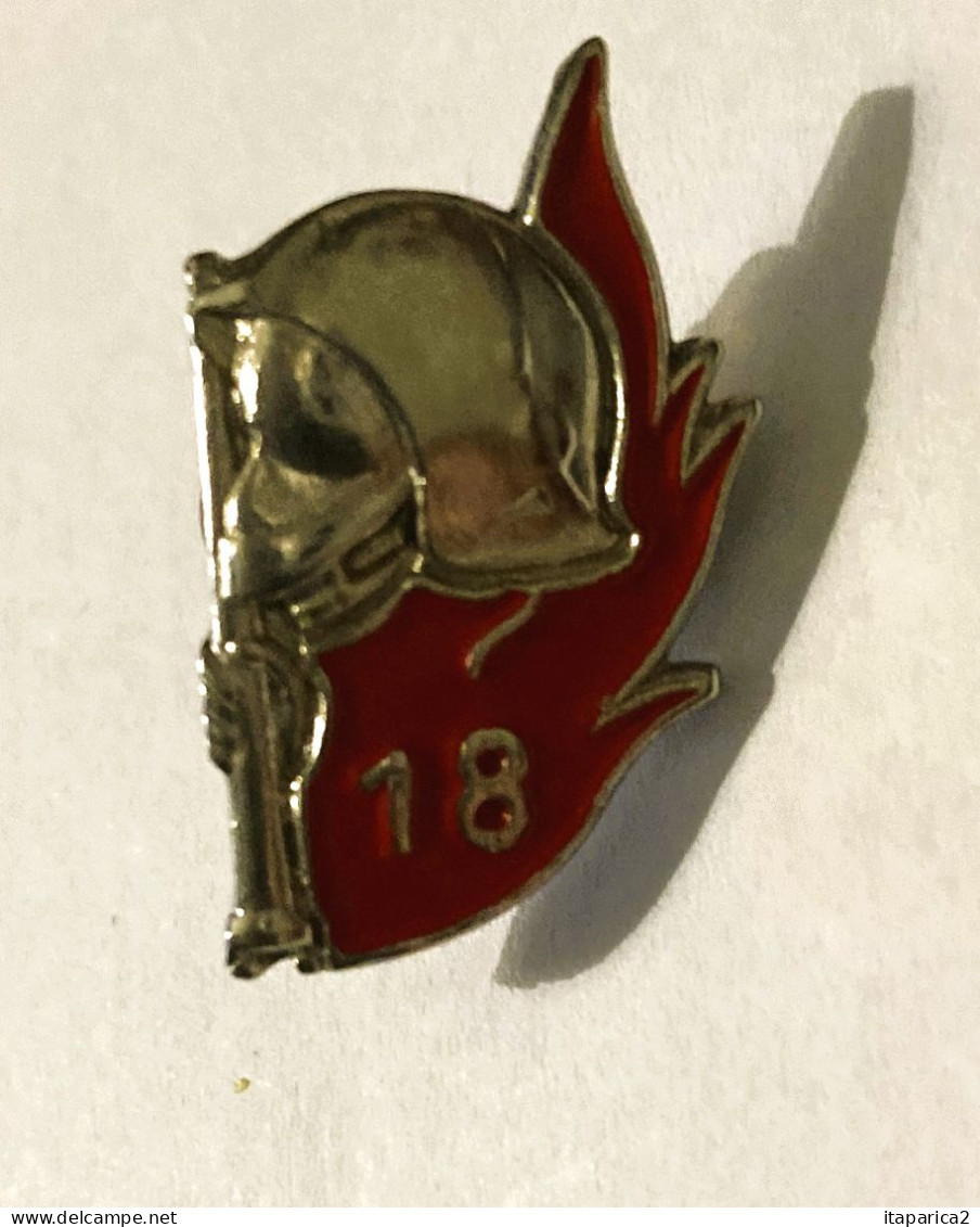 PINS POMPIERS LE 18 CASQUE ET FLAMME  / Signé La Boite à Pin's / 33NAT - Firemen